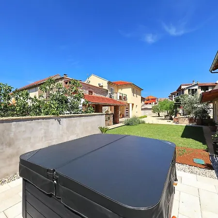 House Bona Sukošan