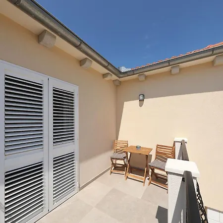 House Bona Sukošan
