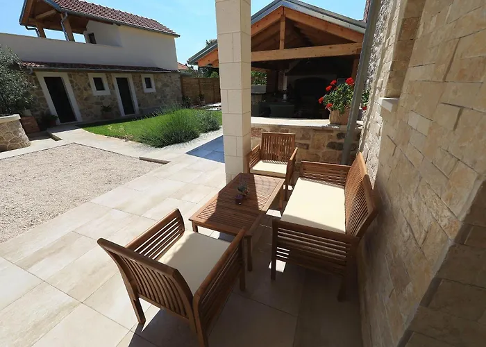 Vikendica House Bona *