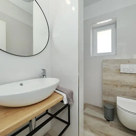 House Bona Dom wakacyjny Sukošan