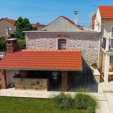 Hébergement de vacances House Bona *