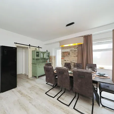 House Bona Dom wakacyjny Sukošan