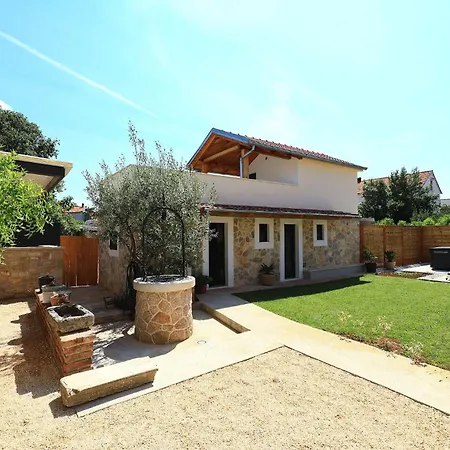 Dom wakacyjny House Bona *