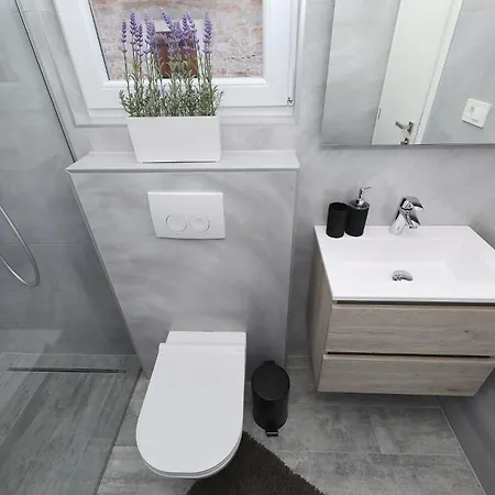 House Bona Dom wakacyjny Sukošan