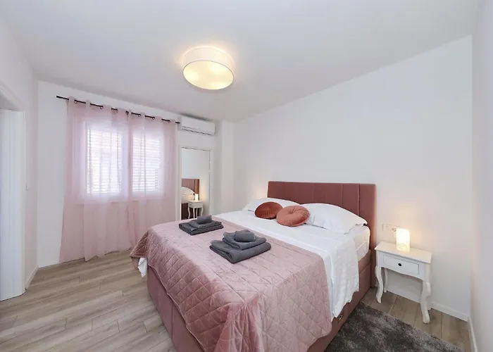 House Bona Ferienhaus Sukošan